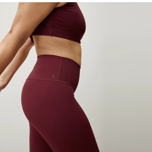 Everlane The Perform Cropped Leggings in Burgundy - Picture 3 of 4